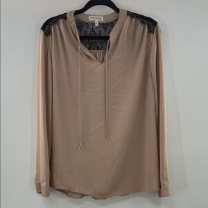 3for$20 Faith and Joy Beige Blouse with Black Lace size: M